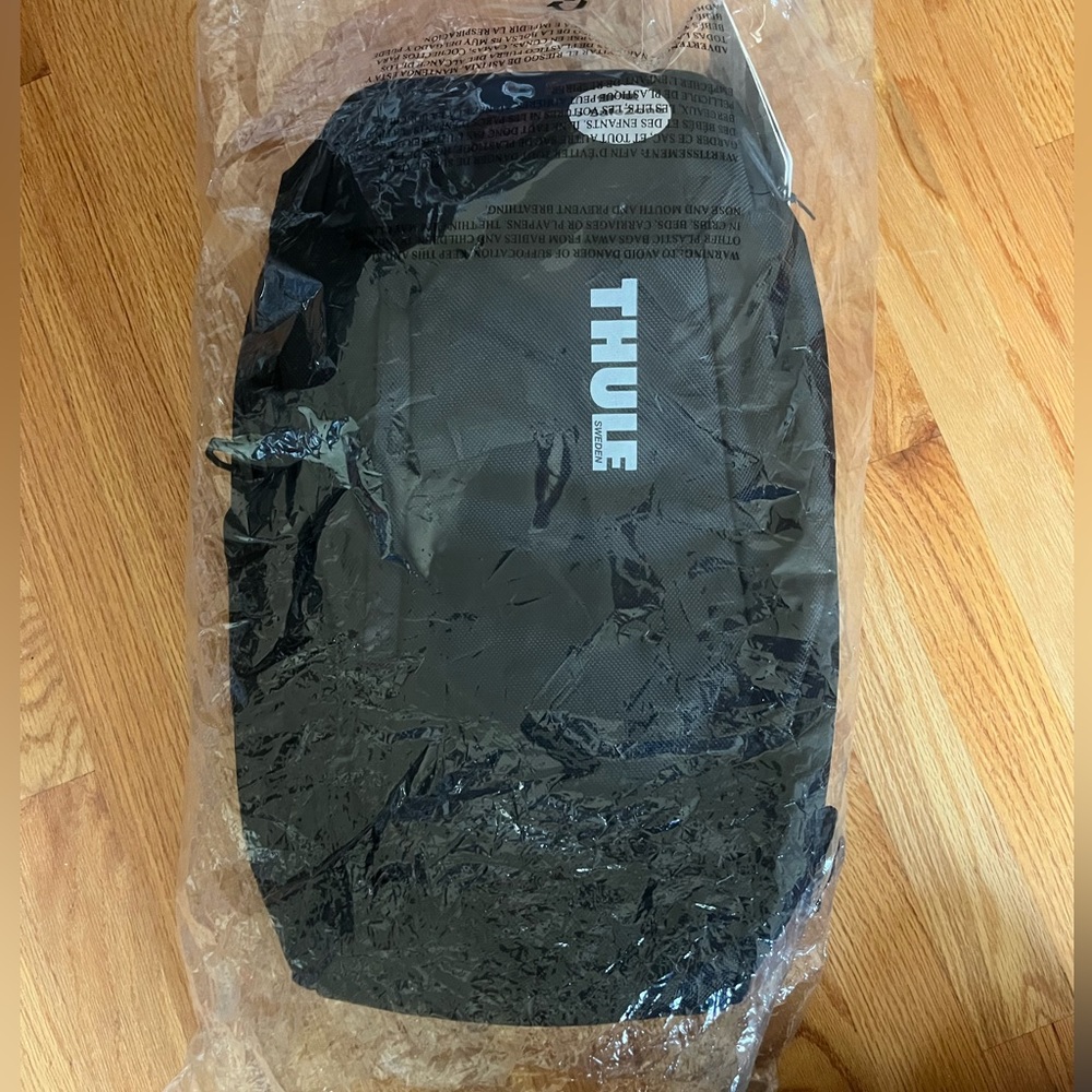 NWT Thule accent backpack 20L black